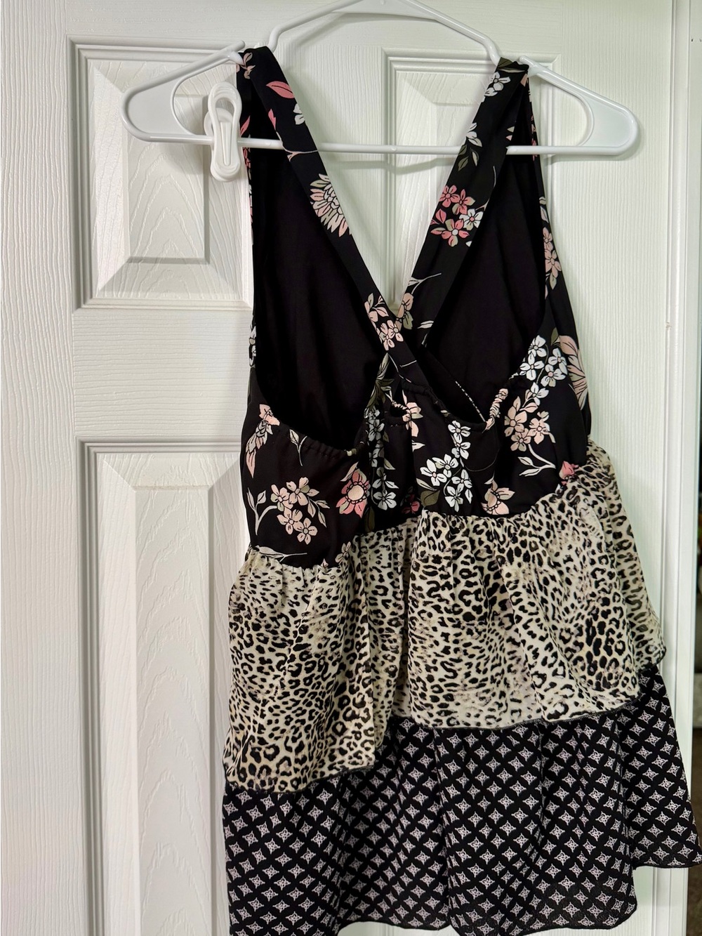 libby. edelman Black Floral & Leopard Tiered V-Neck Camisole